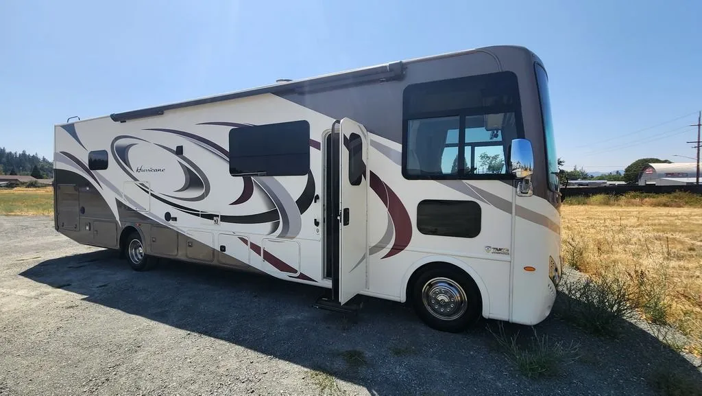 2018 Thor Motor Coach HURRICANE 34P