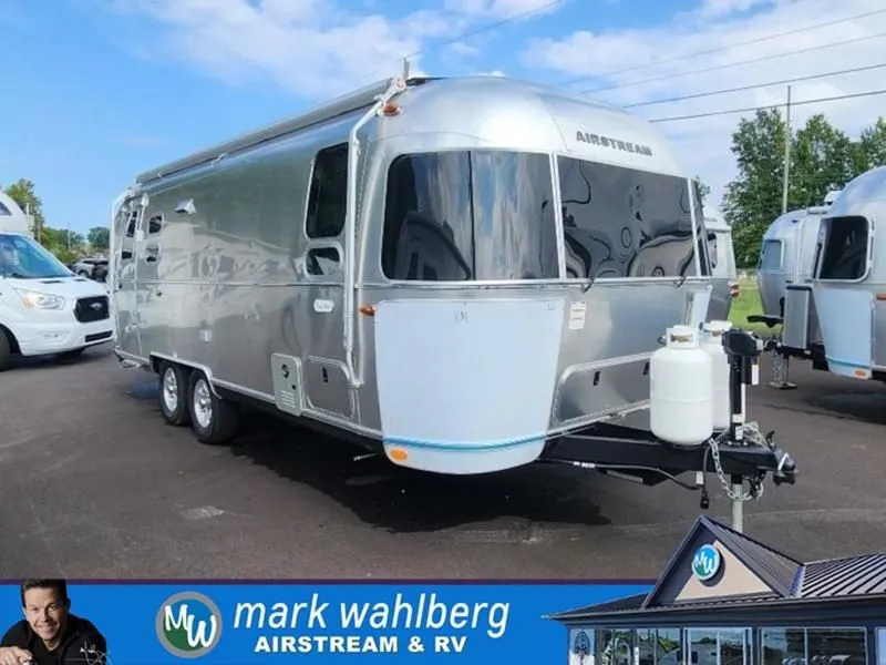 2023 Airstream Flying Cloud 25FB Queen