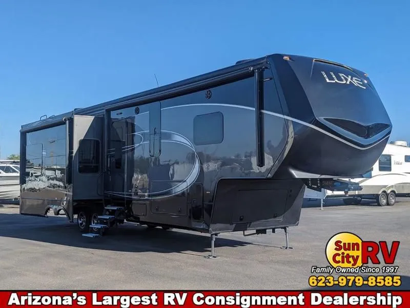 2017 Augusta RV  LUXE LF-37RS