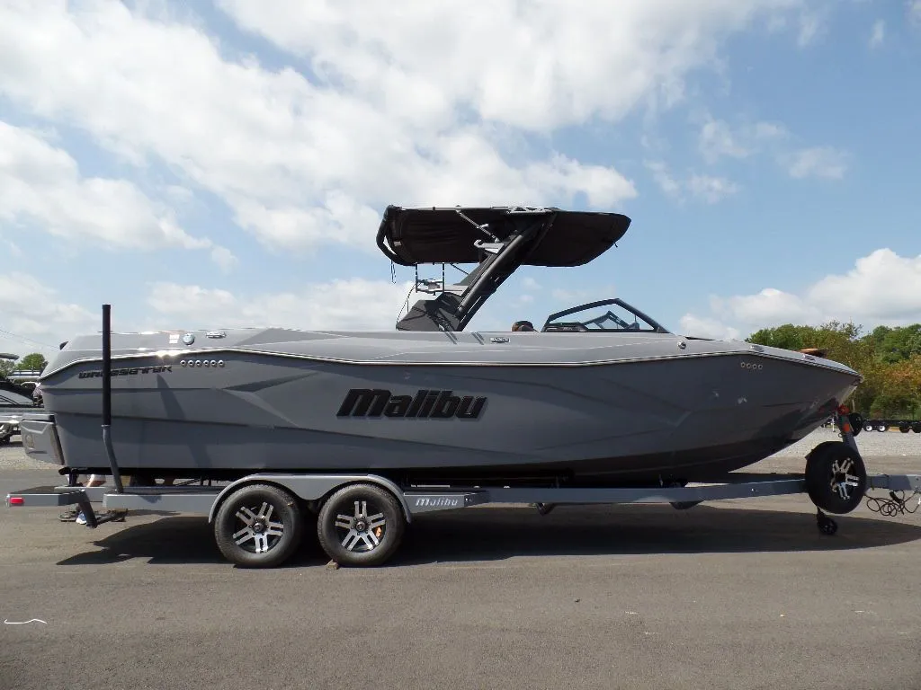 2023 Malibu Boats 26 LSV