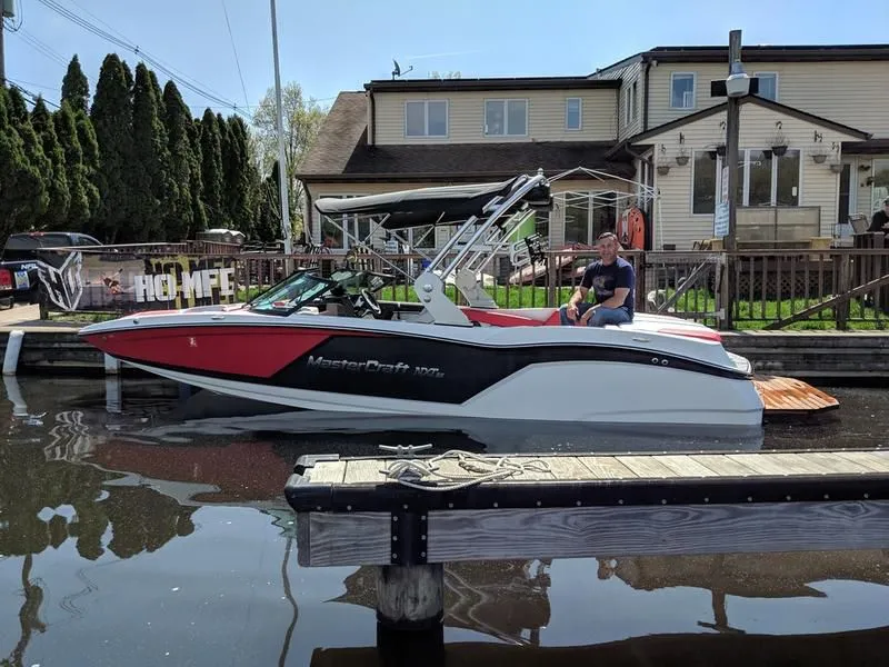 2019 MasterCraft NXT22