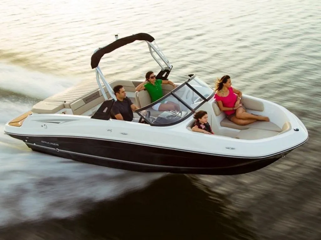 2020 Bayliner VR5 Bowrider I/O