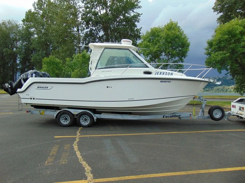 2013 Boston Whaler 285 Conquest Pilot House in Portland, OR