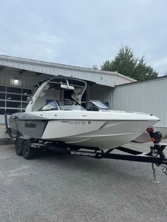 2018 Malibu Boats 25 LSV in Meredith, NH