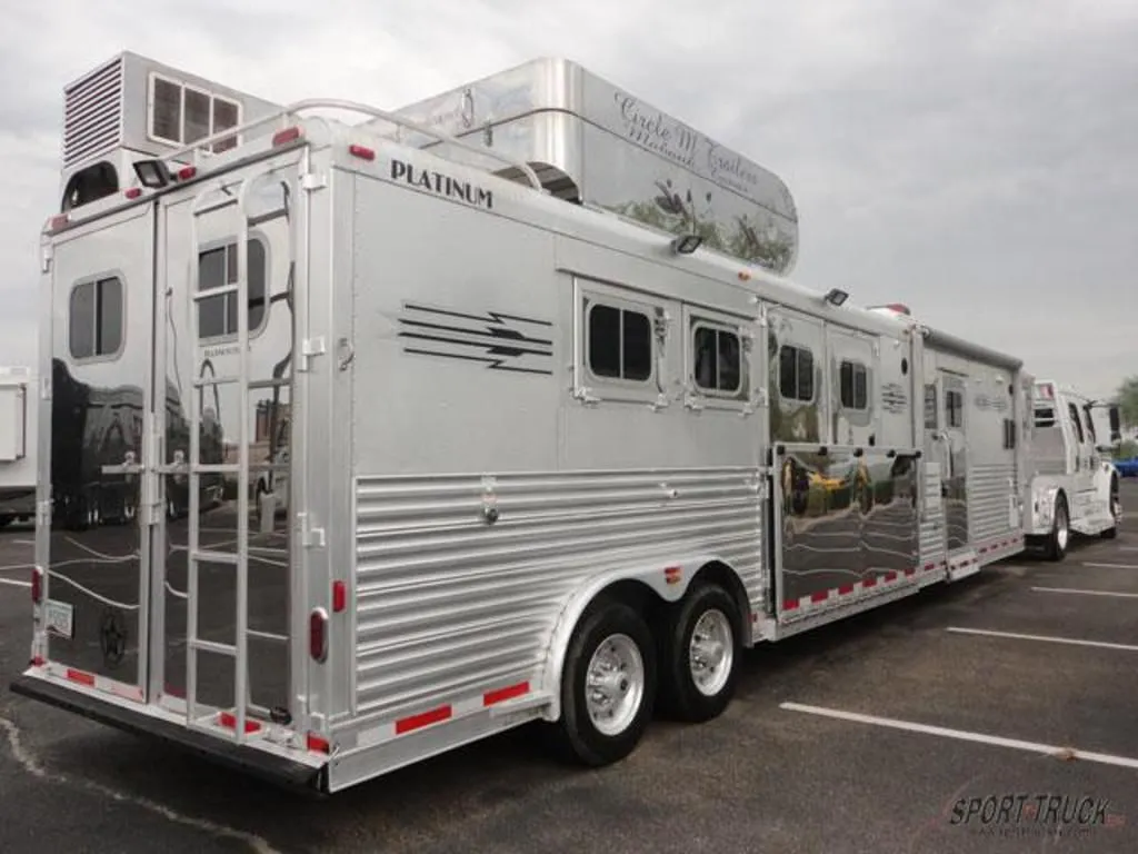 2005 Platinum Horse Trailer Outlaw Conversion With 3 Horse Stalls