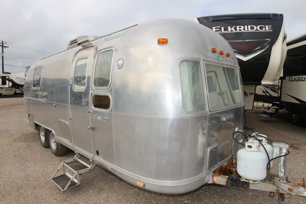 1977 AirStream 25 Trade Wind Double
