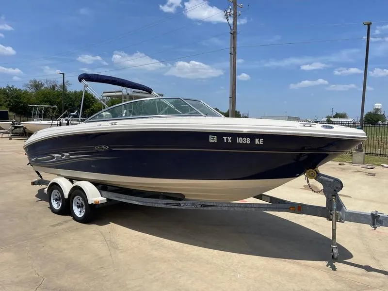 2005 Sea Ray 220 Select in Sanger, TX