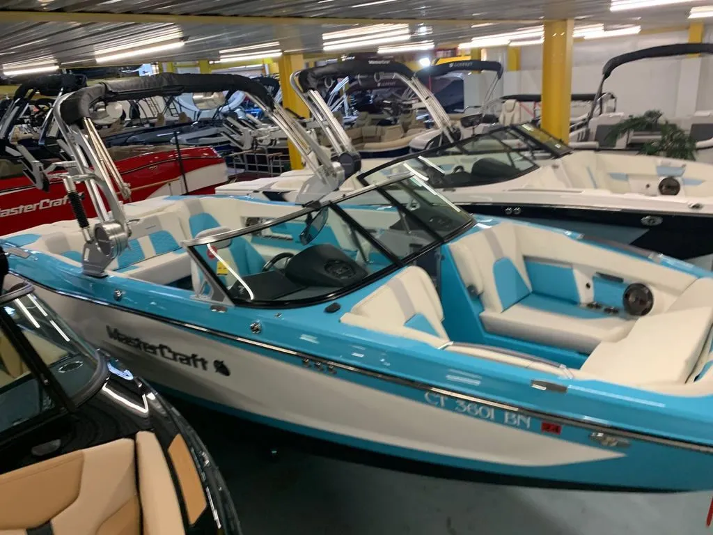 2021 MasterCraft X24