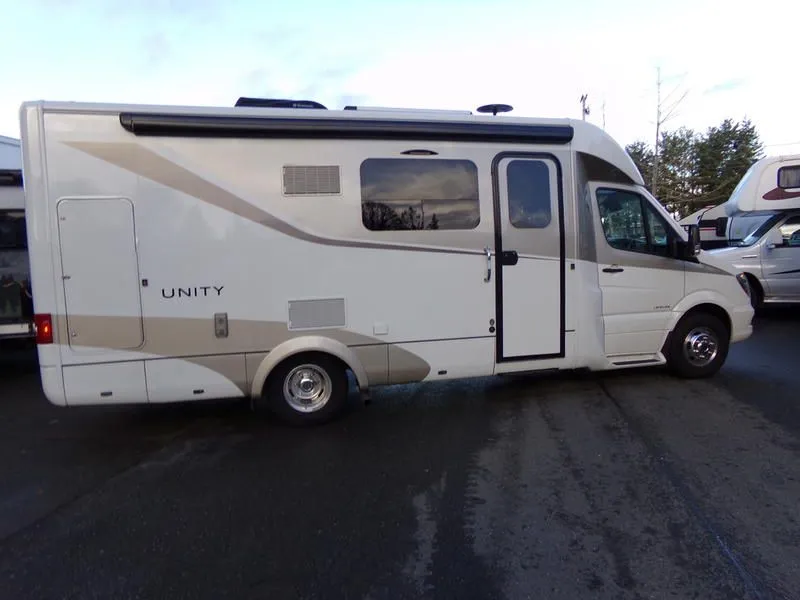 2016 Leisure Travel Vans Unity U24MB