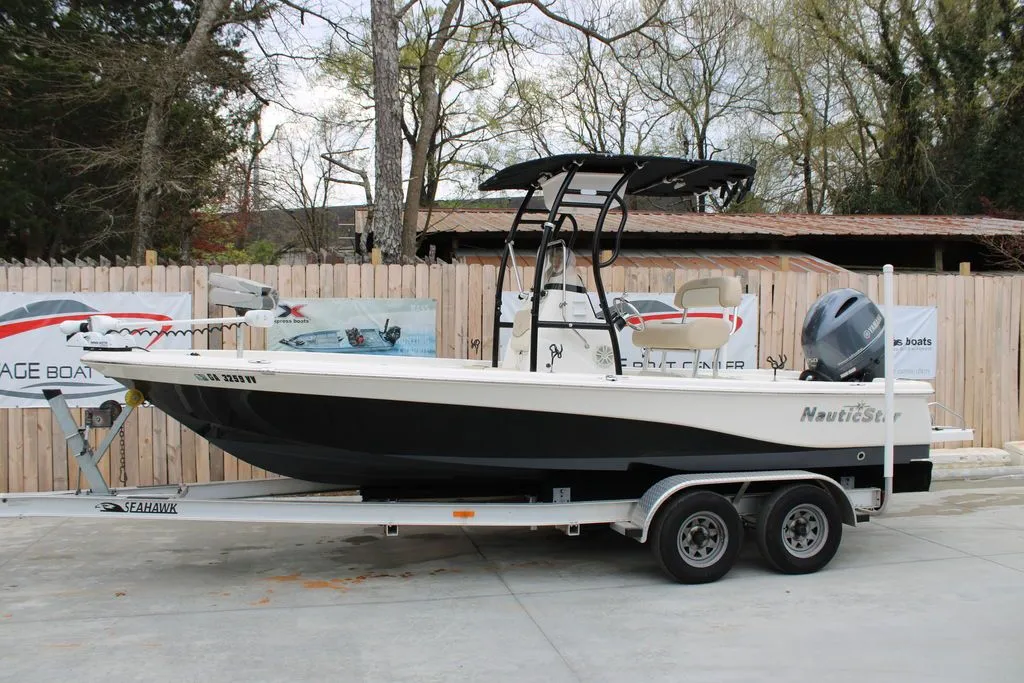 2018 NauticStar 215 XTS