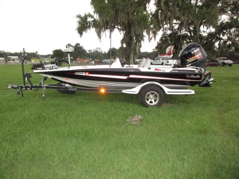 2020 Bass Cat Sabre Bass Boat