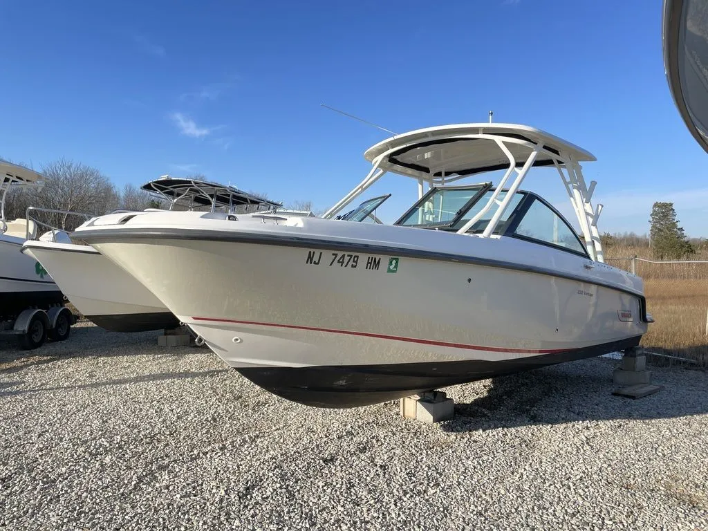 2018 Boston Whaler 230 Vantage