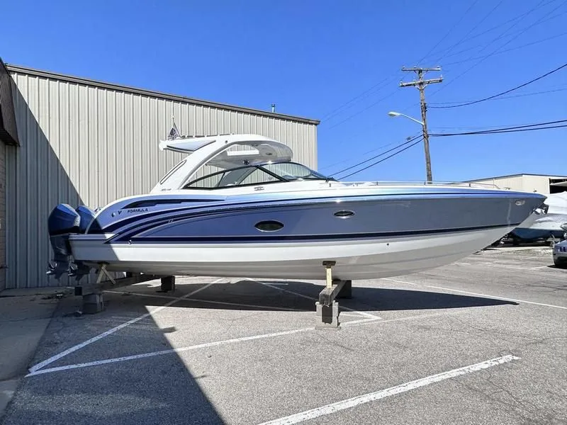 2023 Formula Boats 350 Crossover Bowrider OB in St. Clair Shores, MI