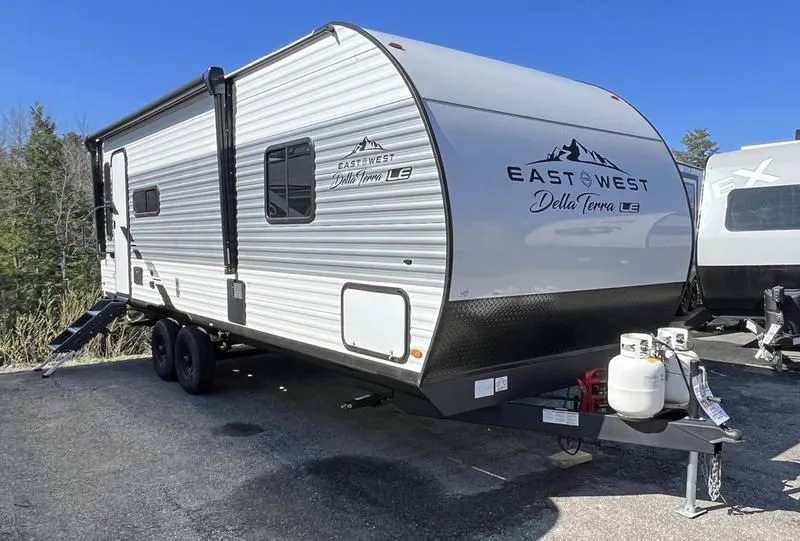 2023 East to West RV  Della Terra 240RLLE