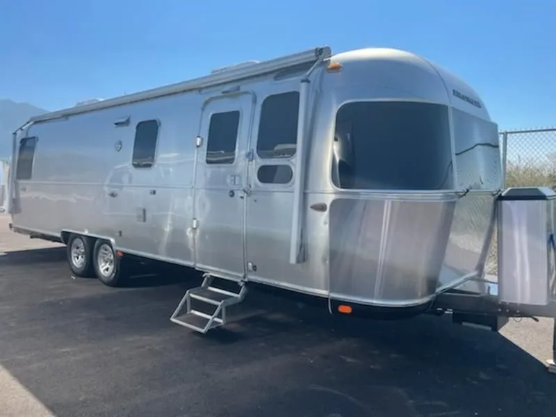 2017 Airstream Classic 30