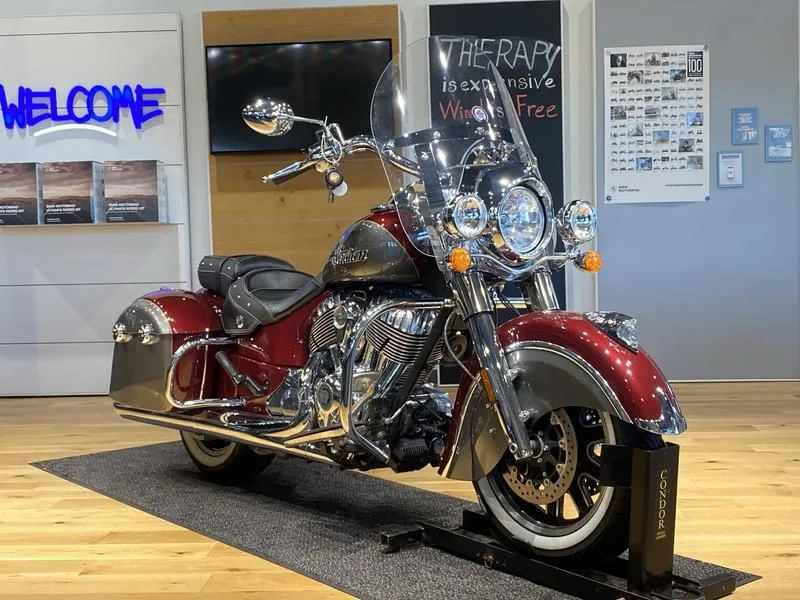 2020 Indian Motorcycle Springfield Burgundy Metallic / Titanium Metallic