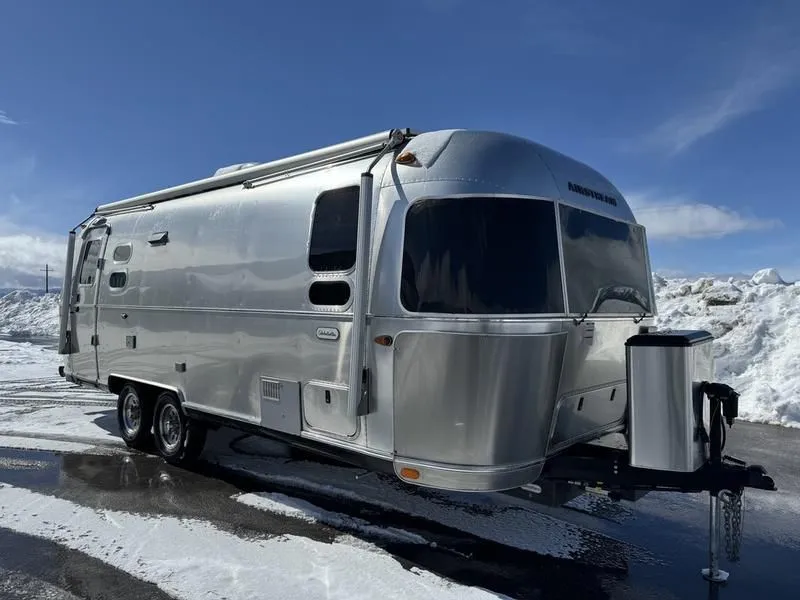 2020 Airstream Globetrotter 25FB Twin