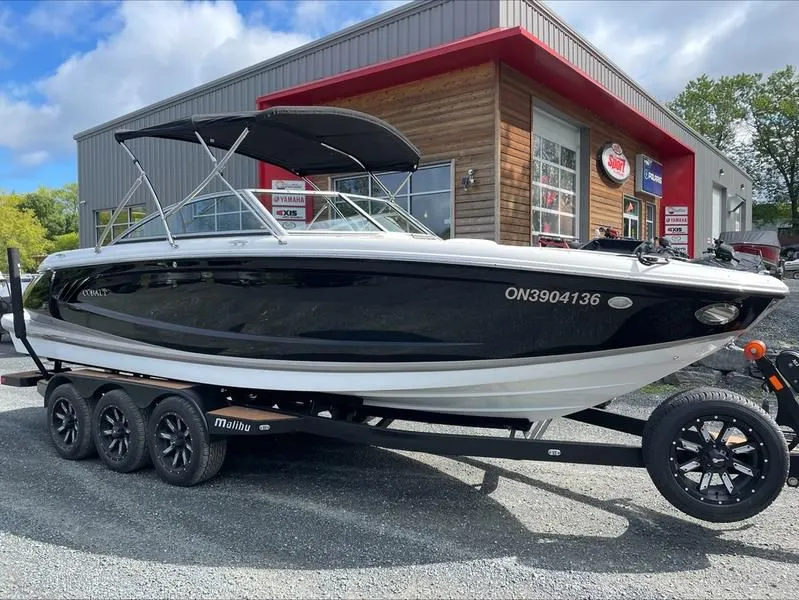 2013 Cobalt Boats A25 in Kenora, ON
