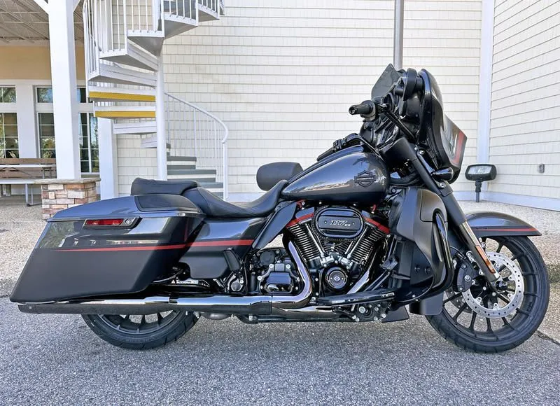 2018 Harley-Davidson FLHXSE - CVO Street Glide