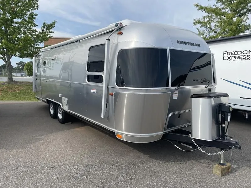 2022 Airstream International 27FB