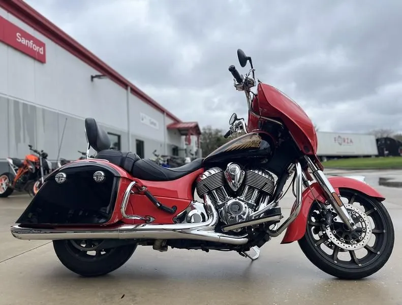 2017 Indian Motorcycle Chieftain Limited Wildfire Red over Thunder Black