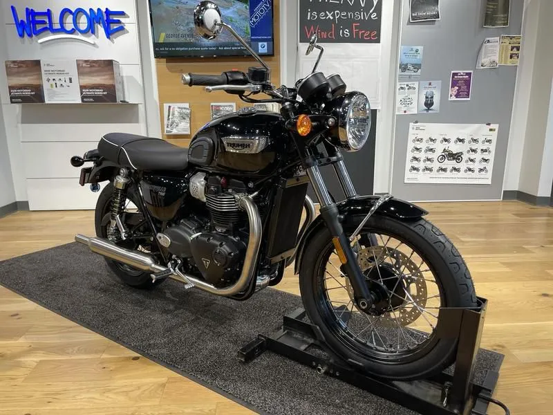 2022 Triumph Bonneville T100 Jet Black