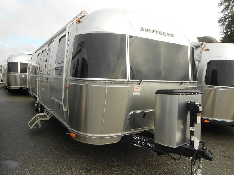 2024 Airstream Flying Cloud 30FB Office