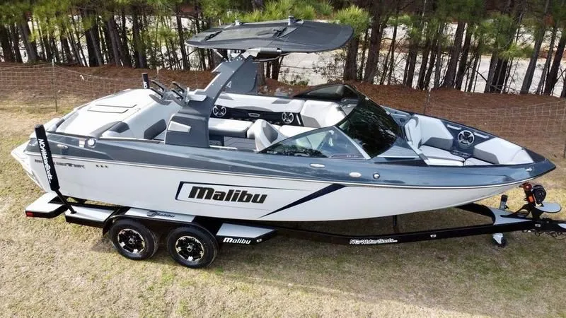 2018 Malibu Boats 23 LSV in Broadway, NC