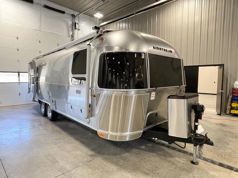 2024 Airstream Globetrotter 27FB Twin