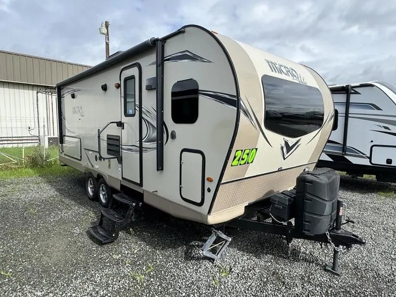 2018 Forest River Flagstaff Micro Lite 25FKS