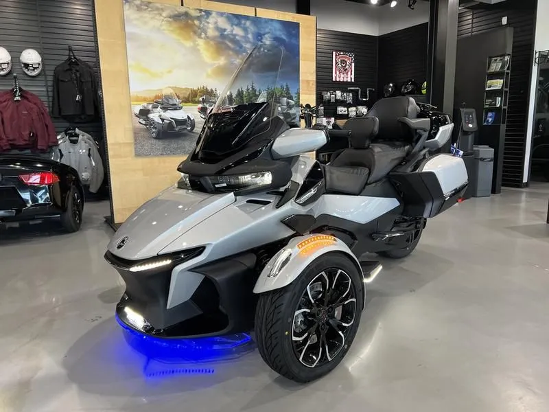 2022 Can-Am Spyder RT Limited Chrome - Hyper Silver