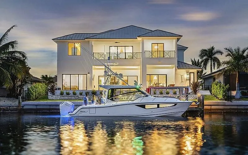 2025 Boston Whaler 365 Conquest in Miami, FL