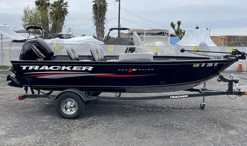 2019 Tracker Boats Pro Guide V-16 SC