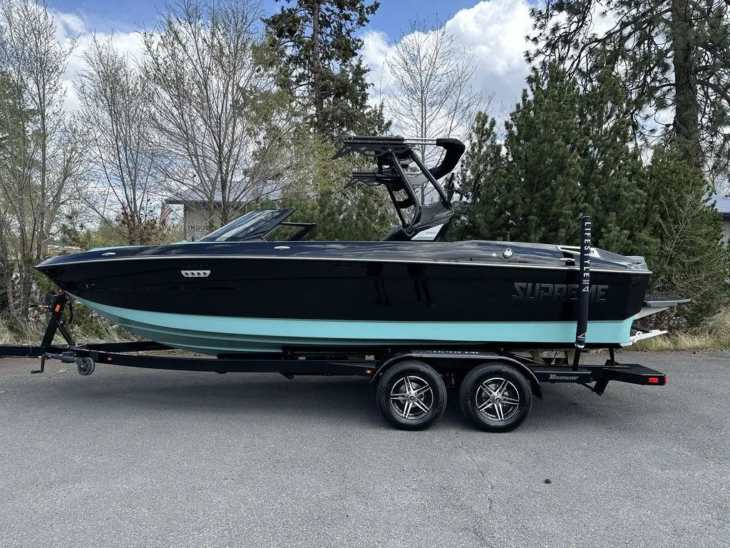 2023 Supreme Boats S220 in Bend, OR