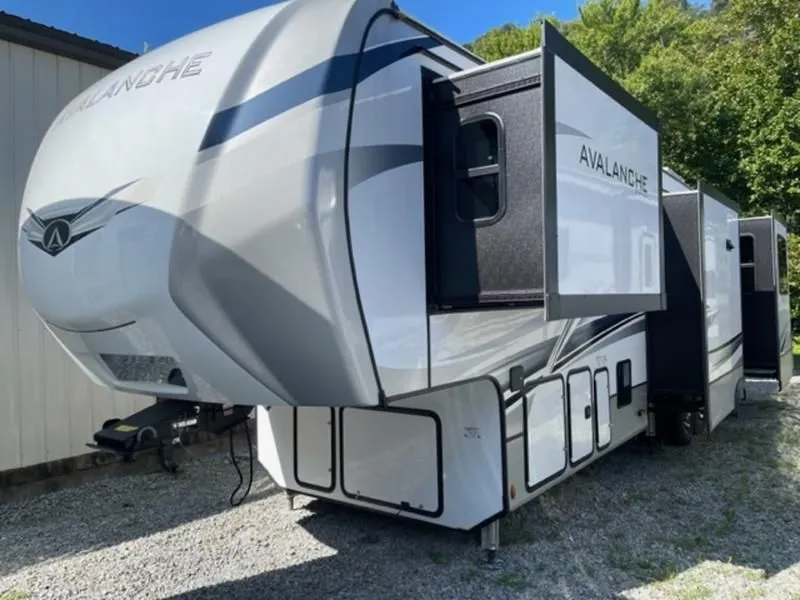 2023 Keystone RV AVALANCHE 338GK FW