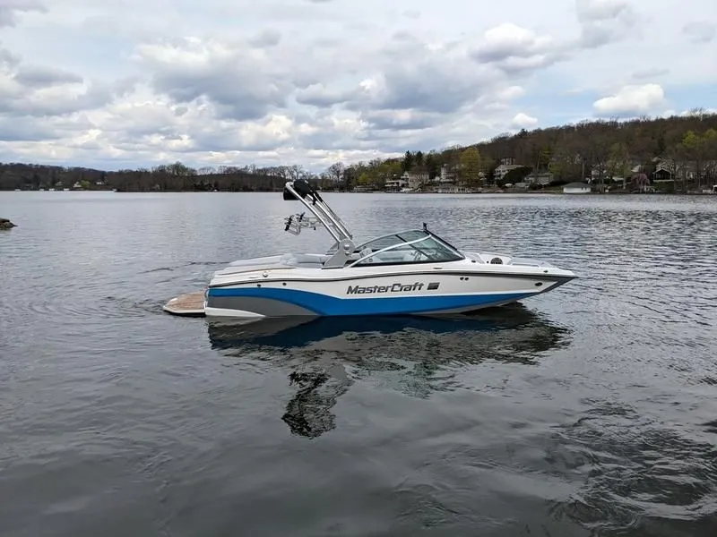 2021 MasterCraft XT20