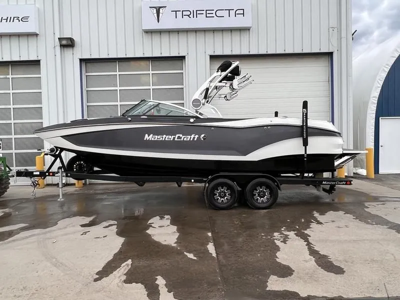 2019 MasterCraft X24