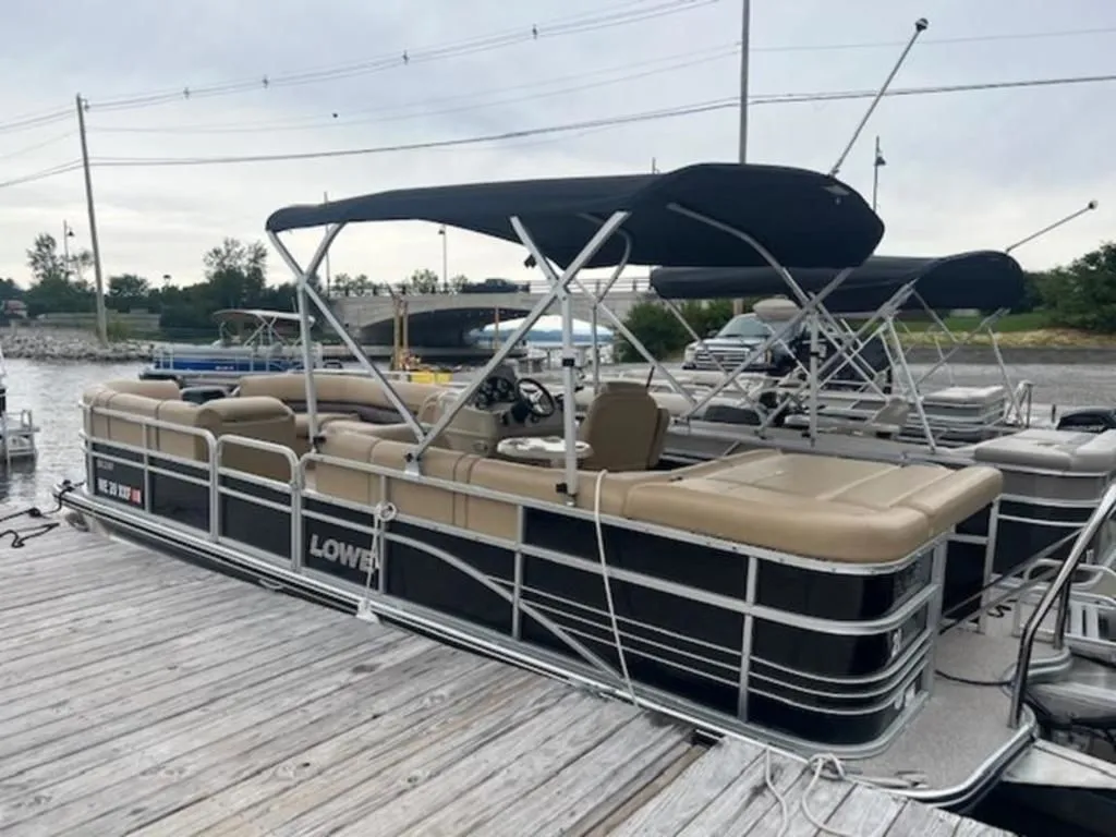 2017 Lowe Boats SS230