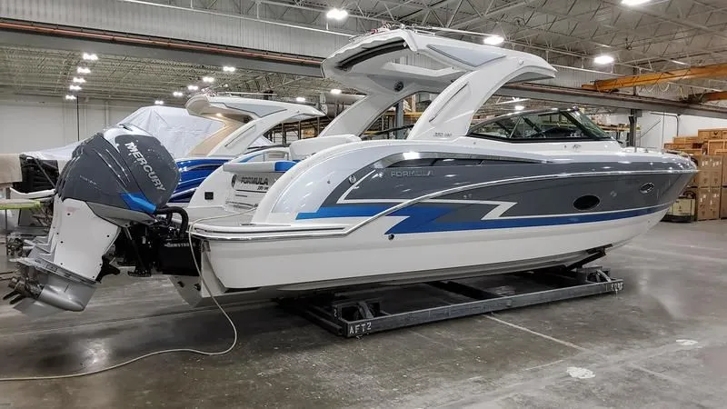 2023 Formula Boats 350 Crossover Bowrider in Naples, FL