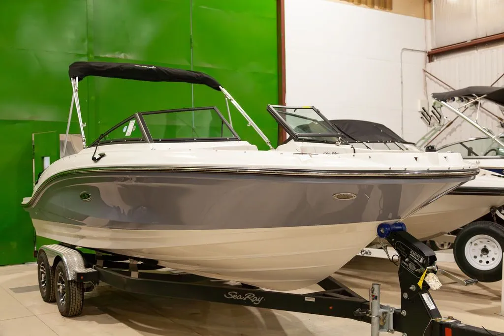 2023 Sea Ray 210 SPX