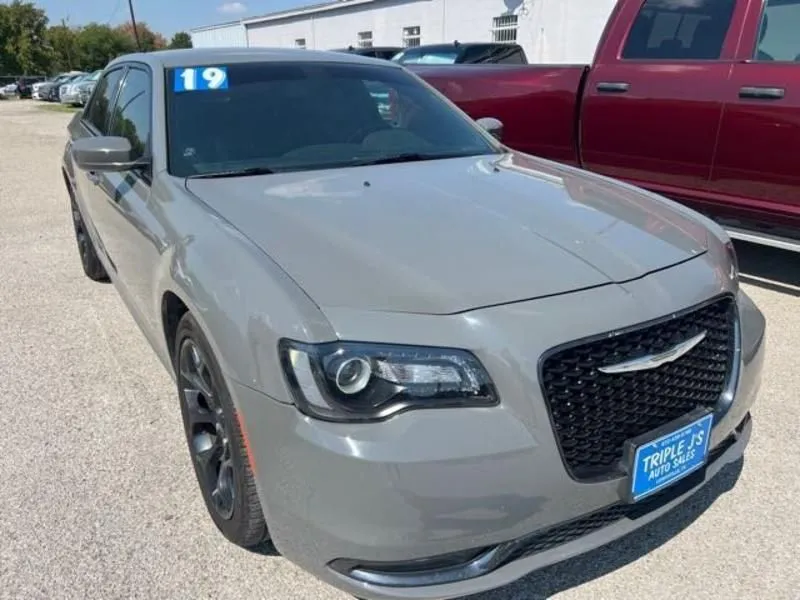 2019 Chrysler 300 Series