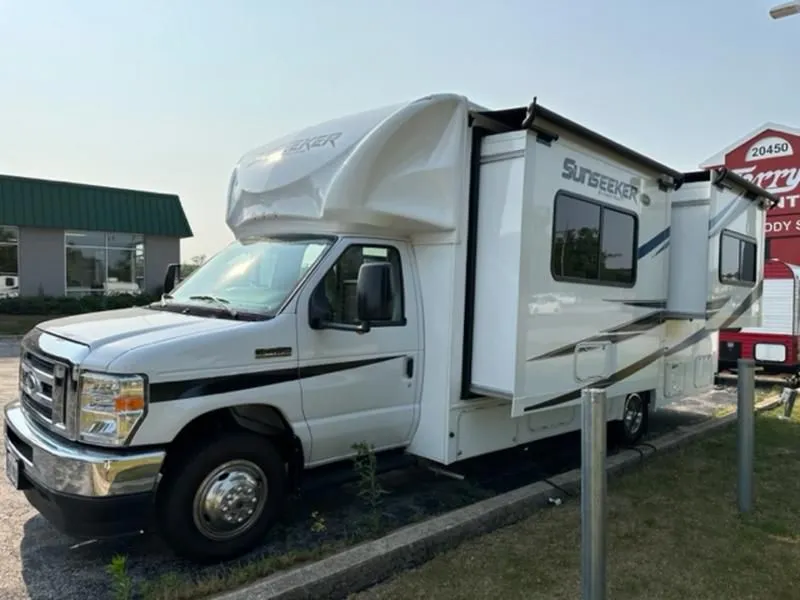 2021 Forest River Sunseeker Classic 2440DS Ford Chassis