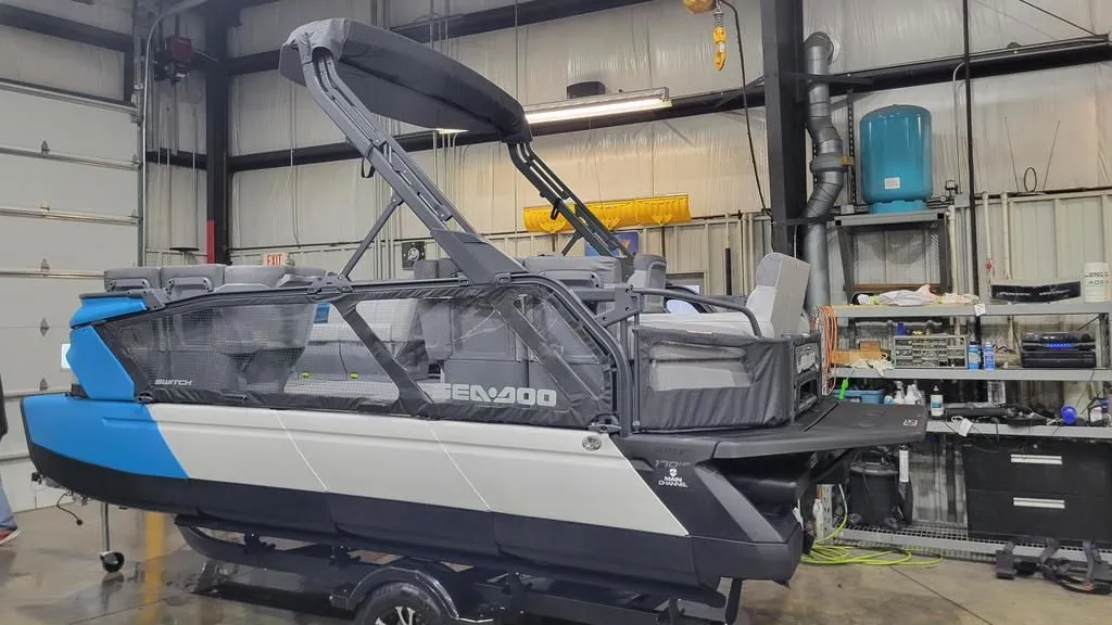 2023 Sea-Doo Switch Cruise 18-170 hp in Syracuse, IN