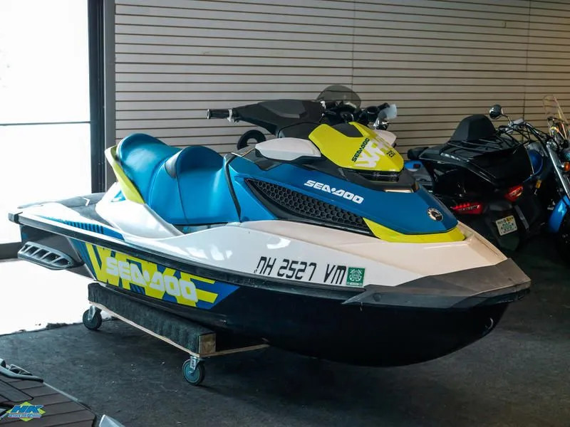 2017 Sea-Doo WAKE PRO 230