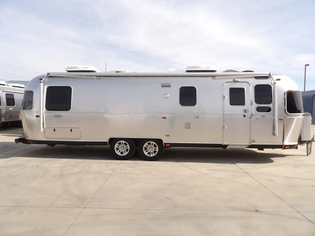 2018 Airstream Classic 30RB Twin