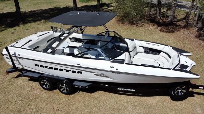 2013 Malibu Boats Wakesetter 24 MXZ in Broadway, NC