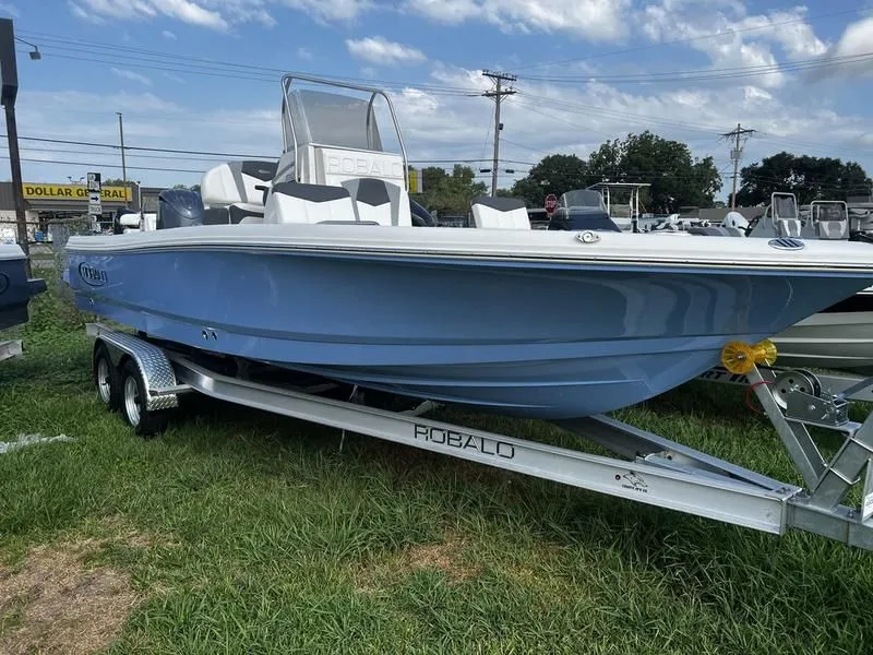 2023 Robalo 226 Cayman