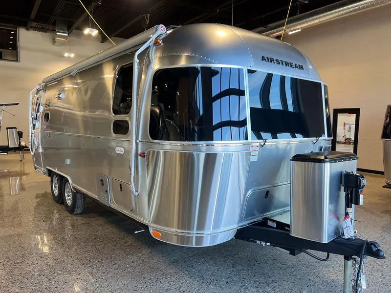 2024 Airstream Flying Cloud 25FB Twin