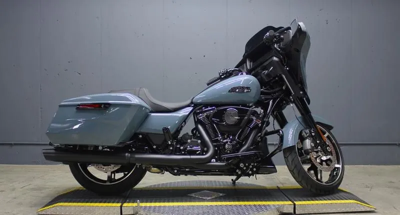 2024 Harley-Davidson FLHX - Street Glide