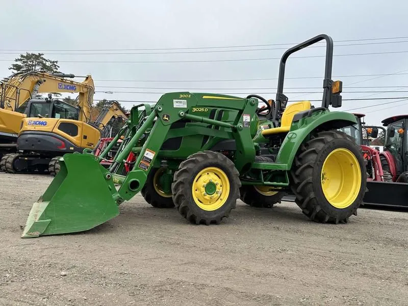 2022 John Deere  Pre-Owned 3025D Tractor with Front Loader and 24.4 HP